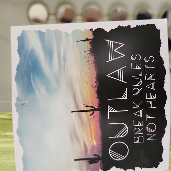 Outlaw NWT - Picture 3 of 6